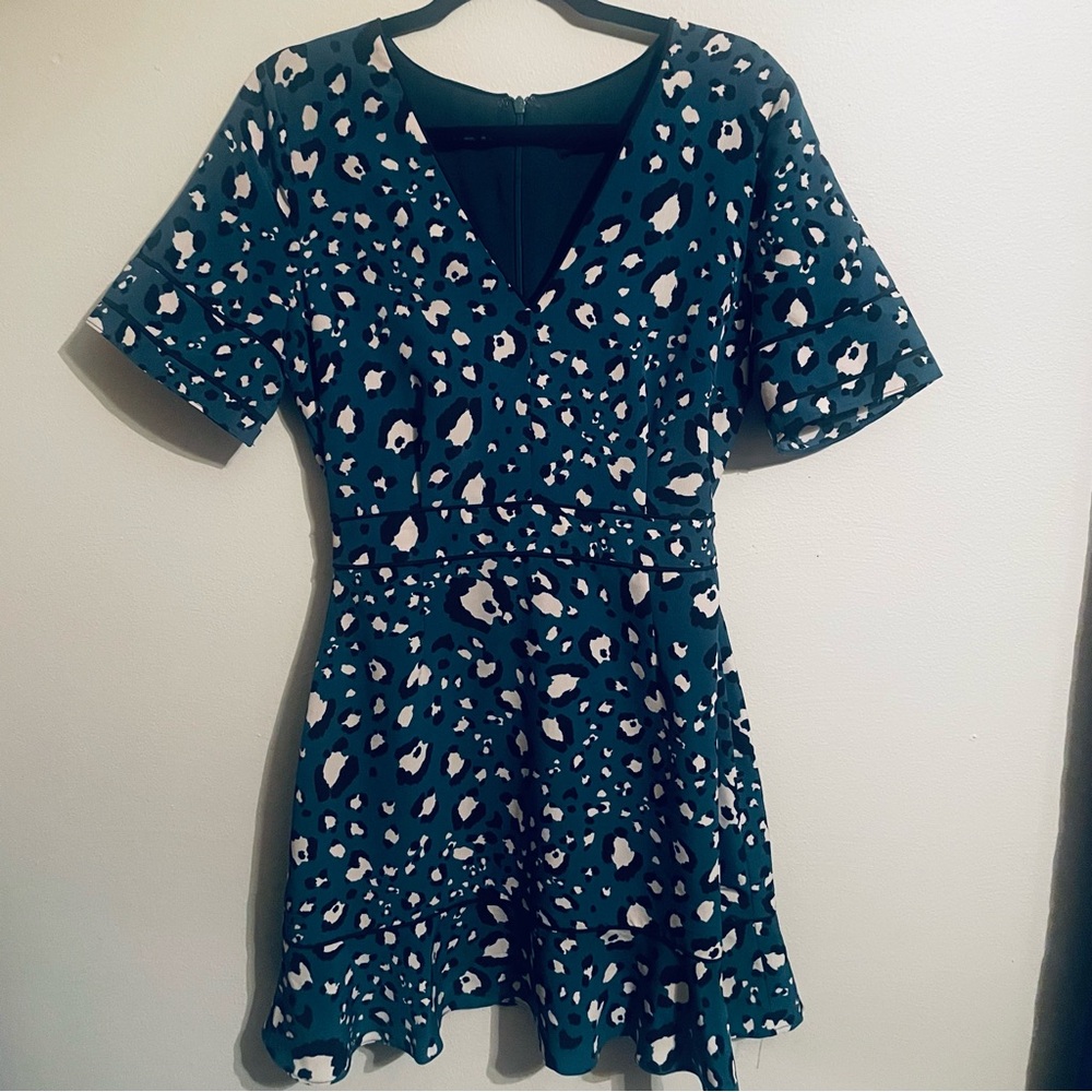 Adelyn Rae | Green Leopard Print Short Sleeve Flounce Dress